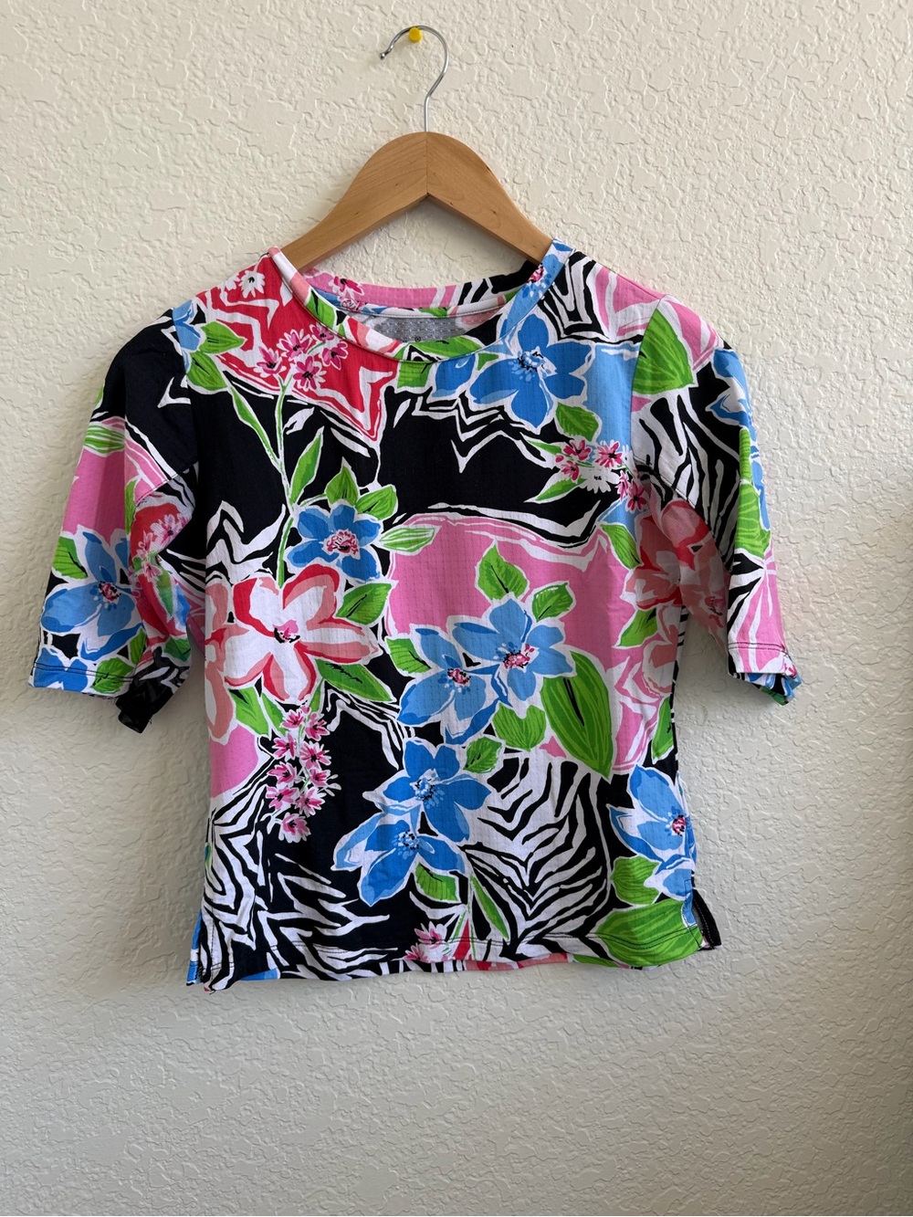 IBKUL Floral Print Short Sleeve Top in Pink, Blue, Black, Green XS